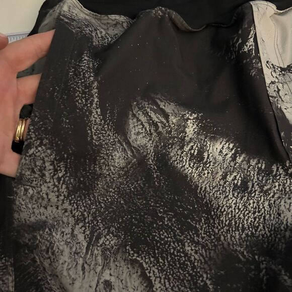 Lululemon Men’s Assert Short 9" Aerial Ice Black and White Size Medium - Picture 8 of 14